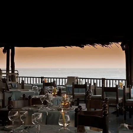 Club Hotel