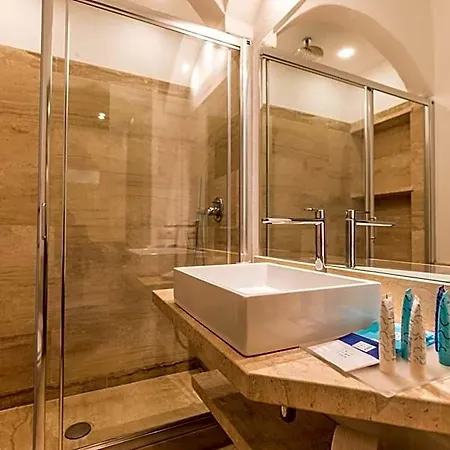 Club Hotell 4*