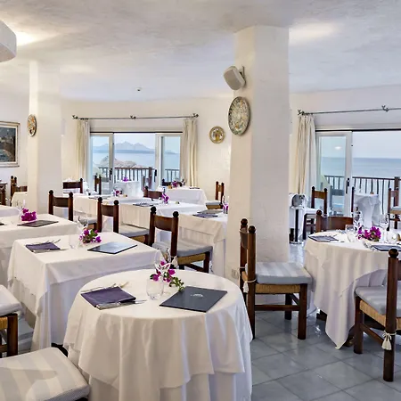 Club Hotel
