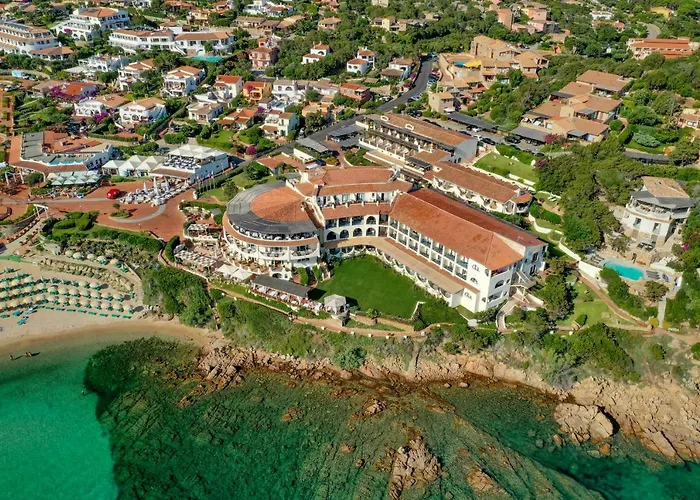 كلوب باجا سردينيا فندق 4*